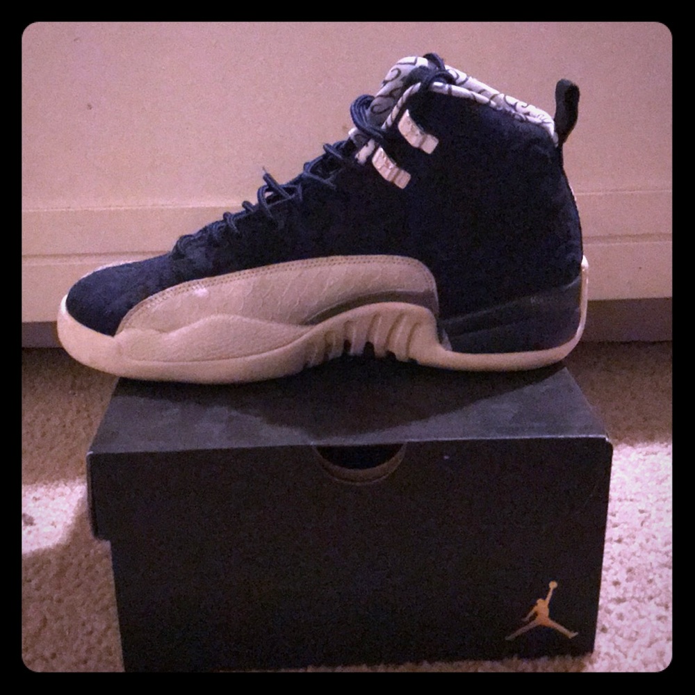 Jordan 12 “International Flight”